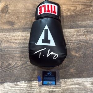 Title Boxing Black Glove